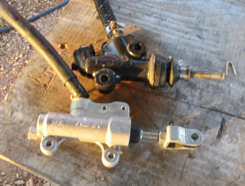 A comparison of the GL1100 to the GL1800 MC. The shaft has been shortened already and electrical hardware removed from the 1800.