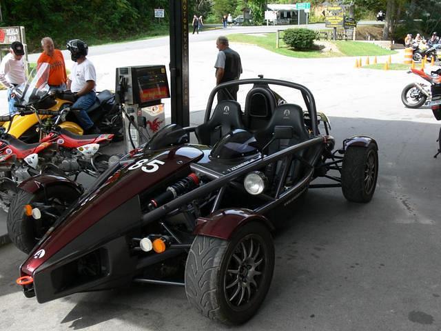 Neat vehicle, for a cage.