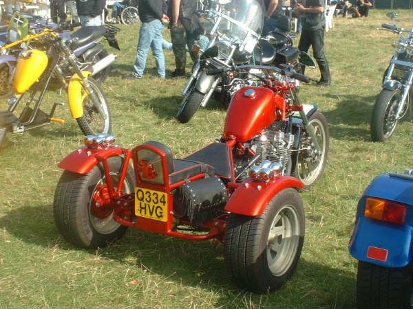 The low lean look I'm striving for in my GL Trike . Now as you can see this is not a GL . But its the idea .