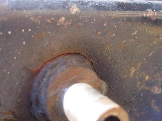 Right rear top mount
