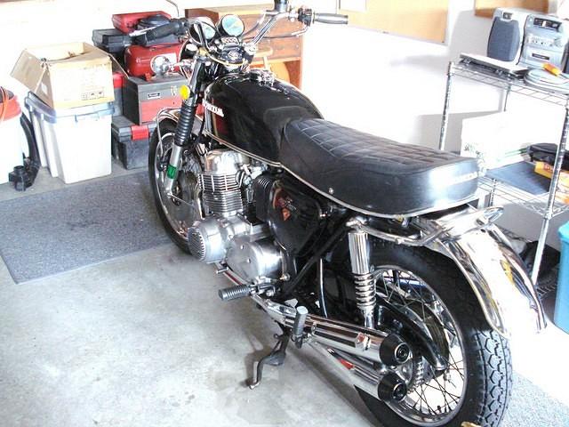 72 CB 750 049
