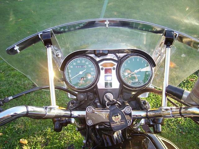 screen mounts