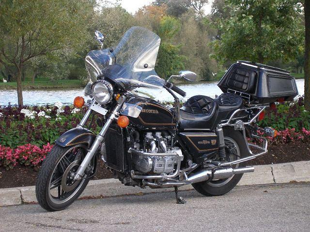 1981 GL1100 Standard with Vetter trunk