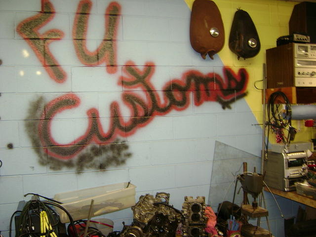 THE LOGO "FREAKIN UNIQUE CUSTOMS"