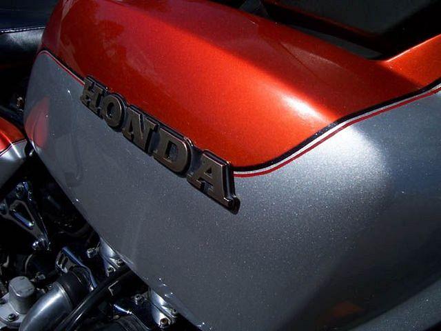 The "tank" paint & striping...I wanted to retain the traditional Goldwing fat/thin striping scheme, even though I 