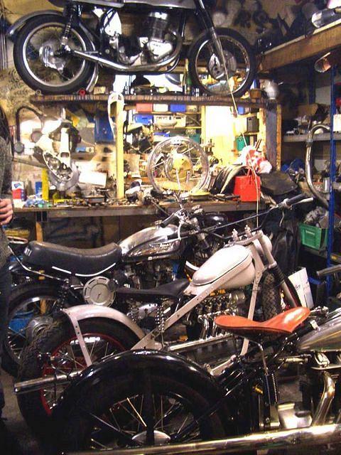 The fantastic workshop shared by 6 guys; affectionately known as "The Oil Cave". These guys spend their sparetime doin