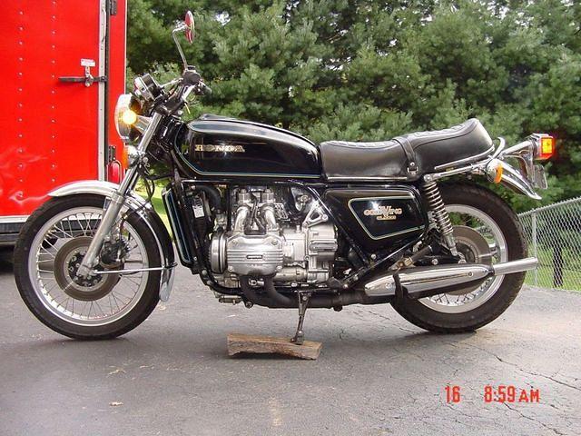 1977 GL1000 purchased off E-Bay. Thought about restoring but have been positively infuenced by all the customs here. RodWing und