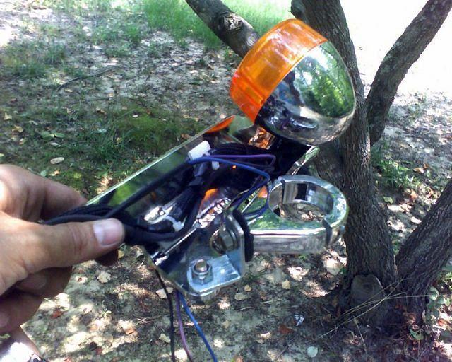 Close-up of fork clamp and L bracket.