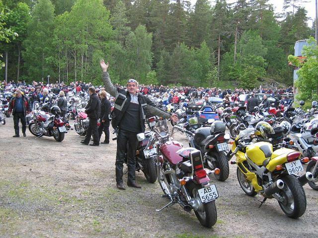 After the prawn party, many more bikes has arrived.