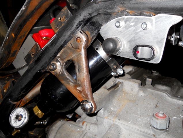 VERY_TIGHTLY_MOUNTED_AIR_BOTTLE_FOR_AIR_SHIFTER