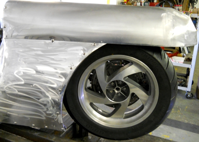 WELL WILL YOU LOOK'E HERE! A SINGLE SIDED SWINGARM THAT WON'T GIVE IN THE LEAST-SOLID BIG TIME!