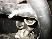 Upper mountingbolt for radiator