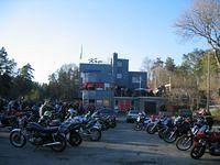 On Wednesday evening, the day of the week that the "Tyrigrava Kro" is officially taken over by hundreds of bikers.